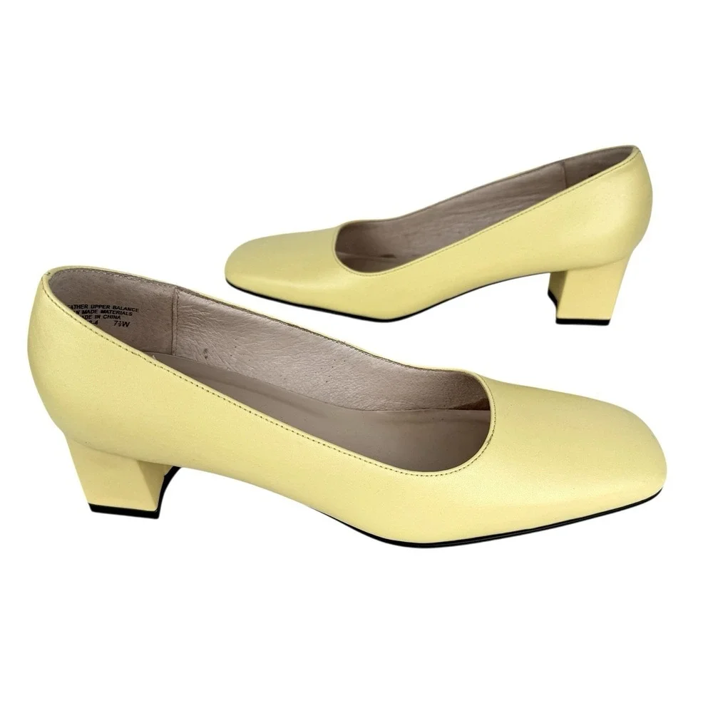 Retro Square Toe‎ Leather Heels 7.5W Pastel Yellow Block Heel 60's Mod Office